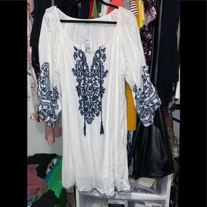 Midi white dress with sleeves and blue lace work